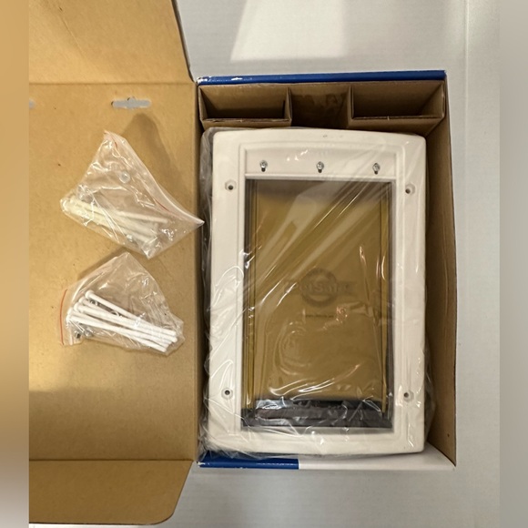 PetSafe Pet Doggie Door White Dogs Cats Small Animal Training Adjustable New - Picture 9 of 10